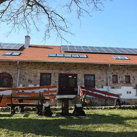 לינה וארוחת בוקר Hollo Es Barany Vendeghaz