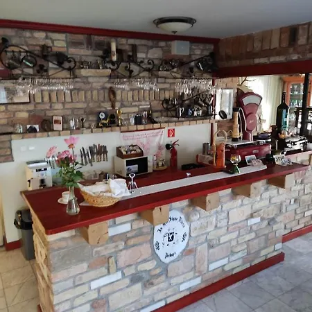 לינה וארוחת בוקר Hollo Es Barany Vendeghaz Herend