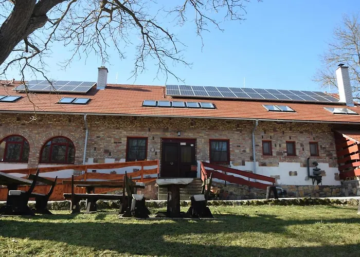 לינה וארוחת בוקר Hollo Es Barany Vendeghaz