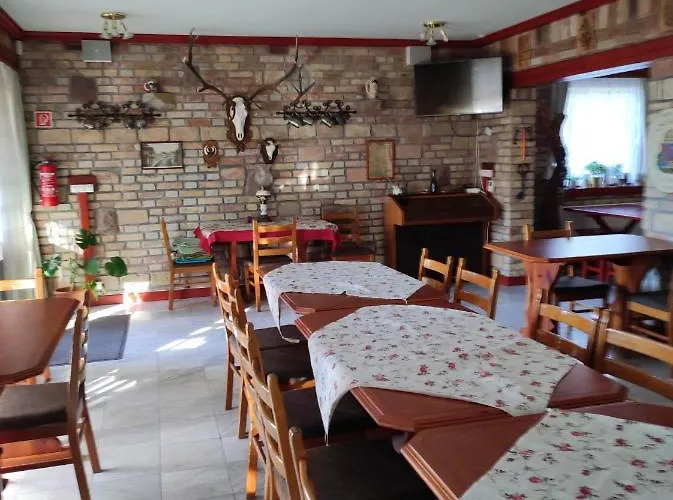 Hollo Es Barany Vendeghaz Herend