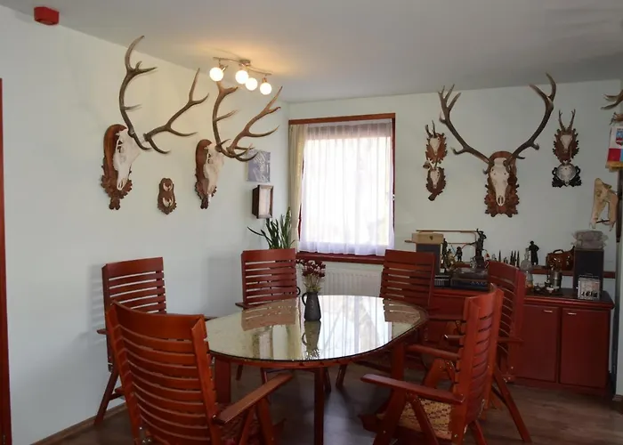 Hollo Es Barany Vendeghaz Herend