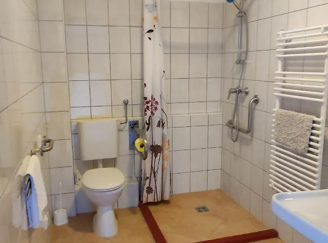 Hollo Es Barany Vendeghaz