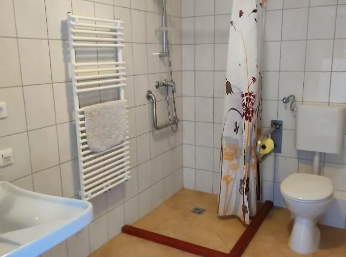 Hollo Es Barany Vendeghaz